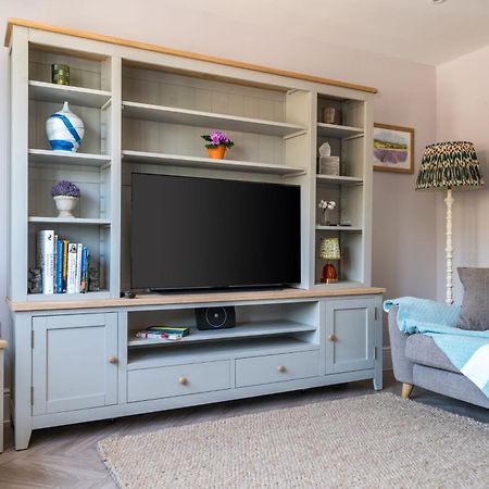 Fleming Cottage - Contemporary Cotswold Home Upper Rissington エクステリア 写真
