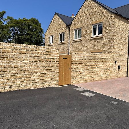 Fleming Cottage - Contemporary Cotswold Home Upper Rissington エクステリア 写真