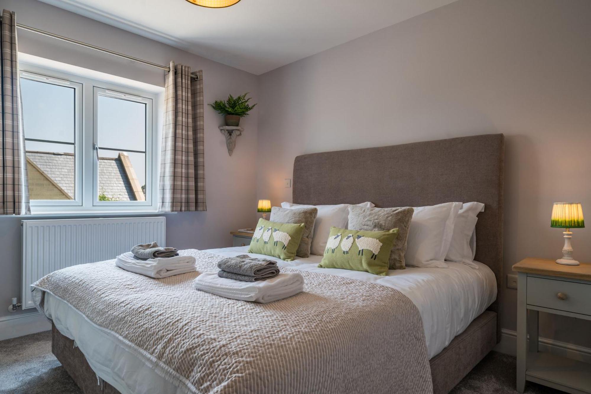 Fleming Cottage - Contemporary Cotswold Home Upper Rissington エクステリア 写真
