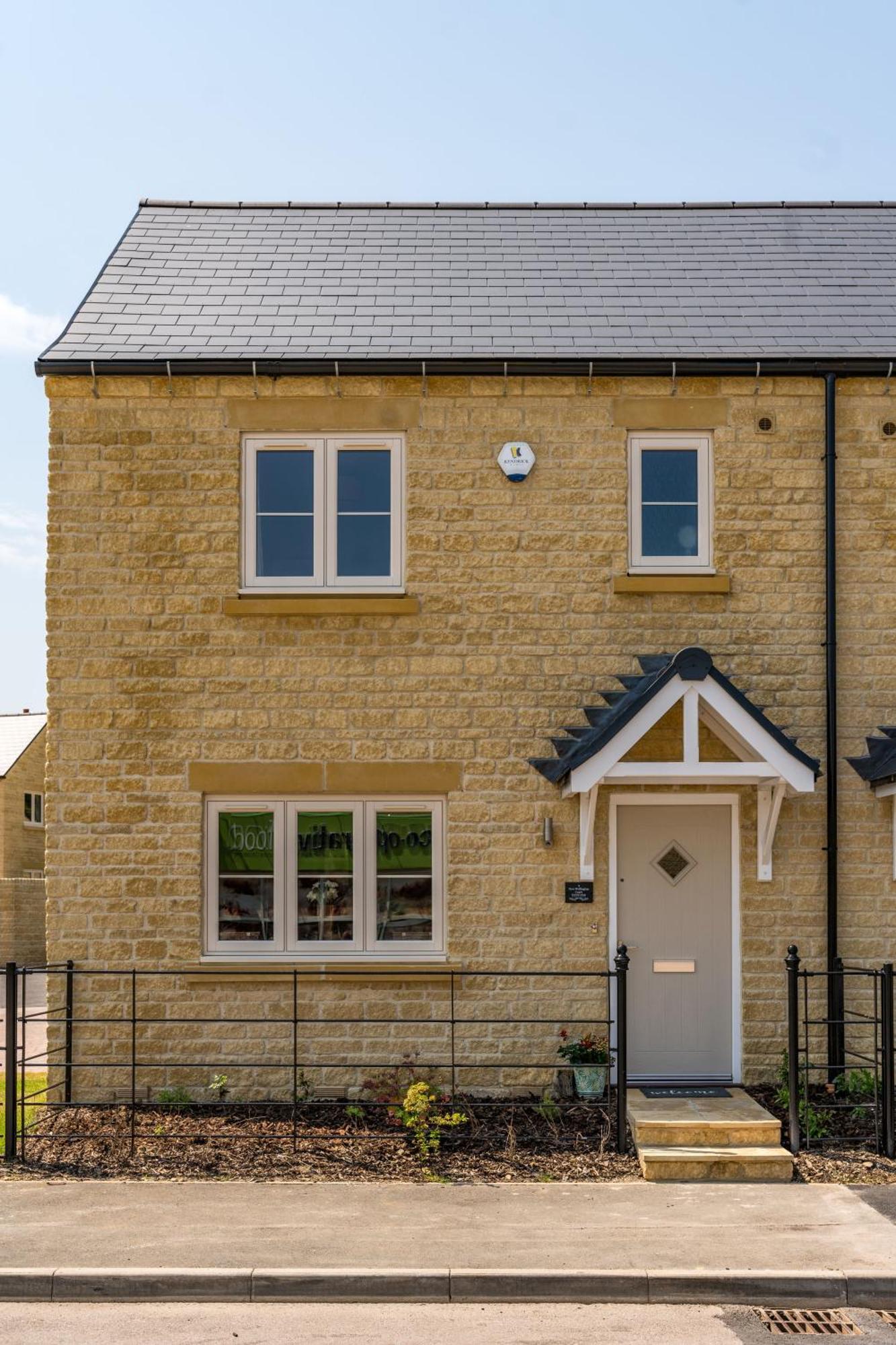 Fleming Cottage - Contemporary Cotswold Home Upper Rissington エクステリア 写真