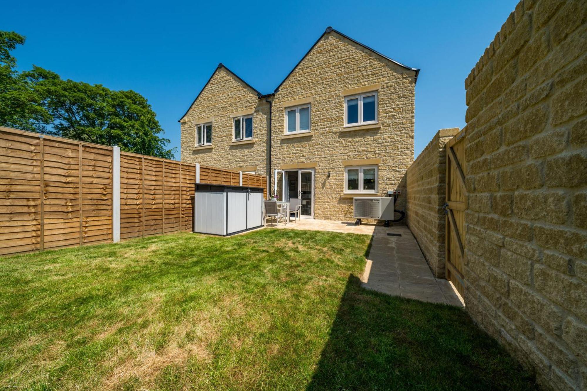 Fleming Cottage - Contemporary Cotswold Home Upper Rissington エクステリア 写真